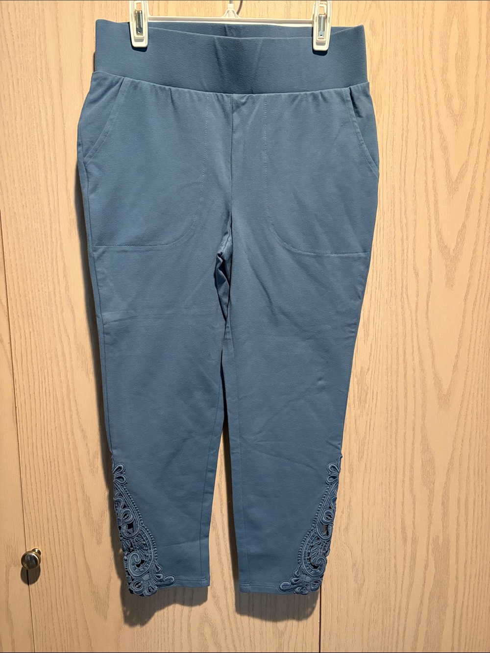 Denim&Co Blue Stretch Capri Pants with Lace Hem